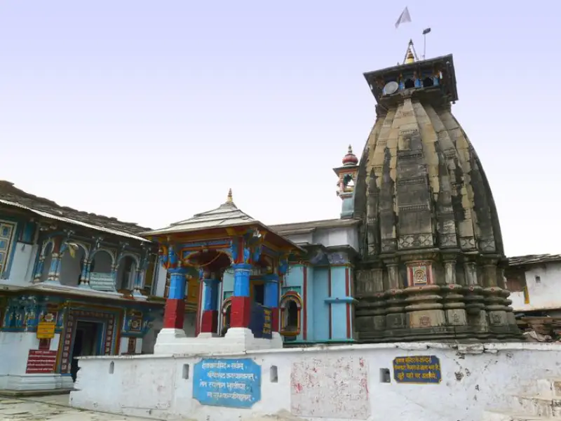 a view of Ukimath Temple near guptkashi